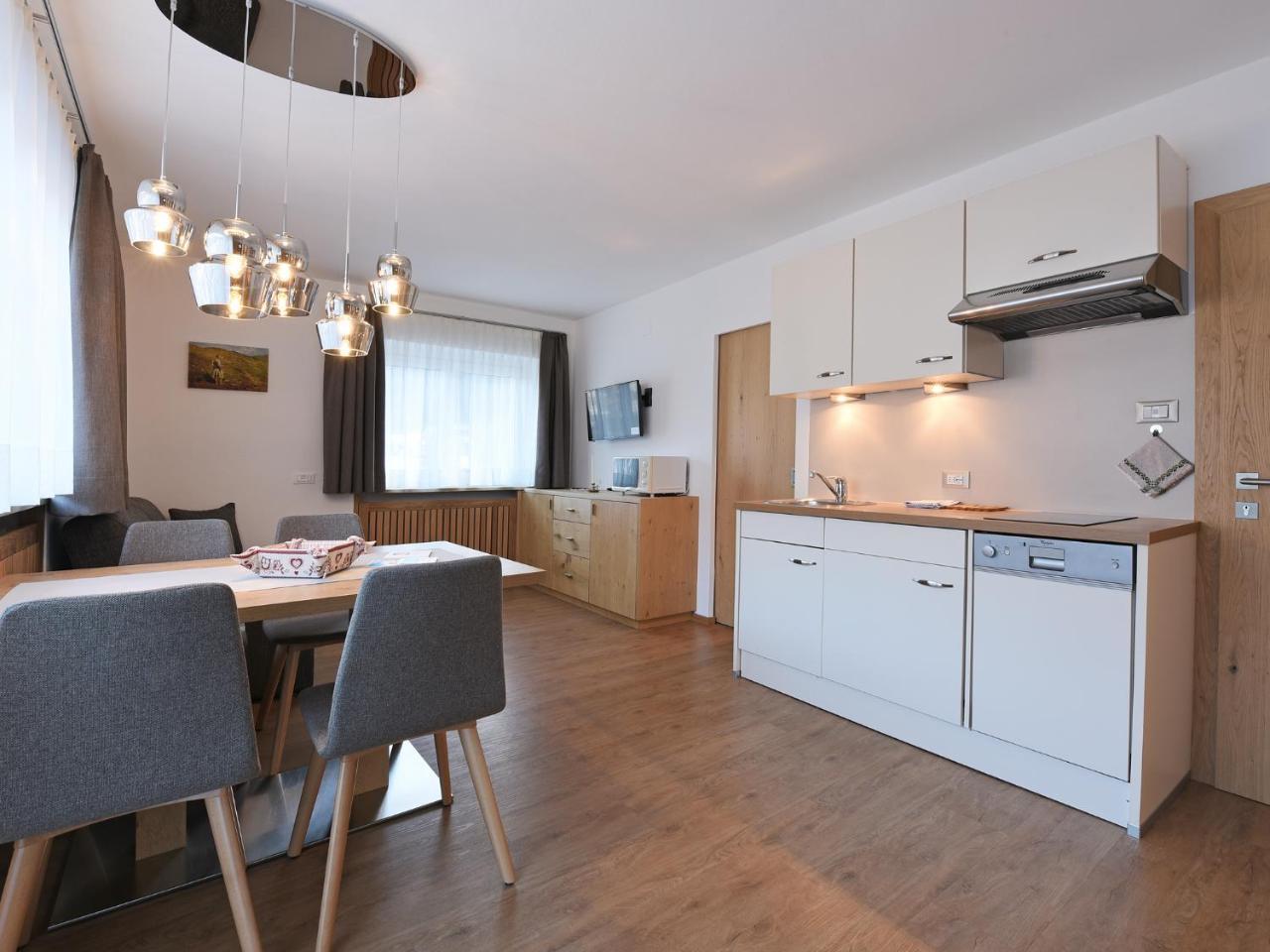 Residence Hotel Fever Ortisei Bagian luar foto